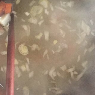 にんじん、ネギ、椎茸の味噌汁